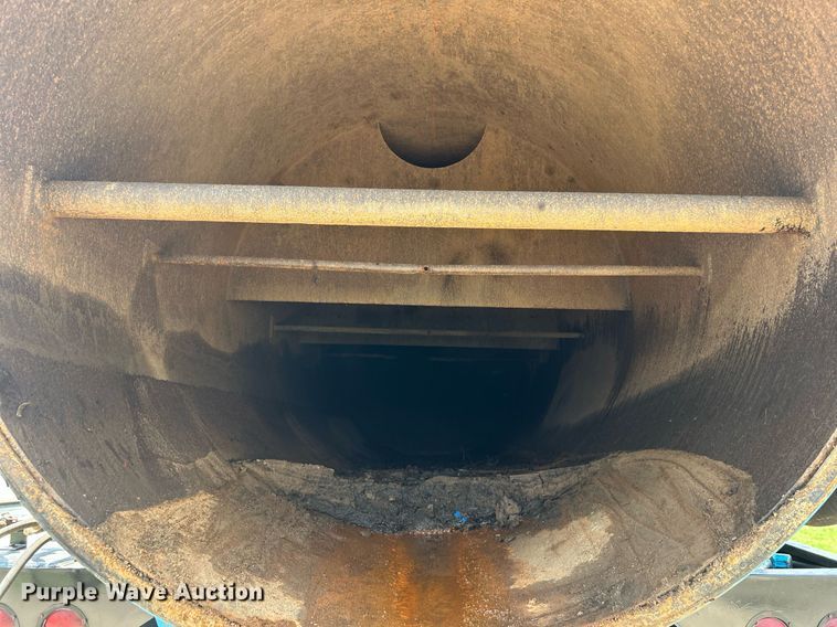 image for item DI7866 1998 Ford AT9522  vacuum truck