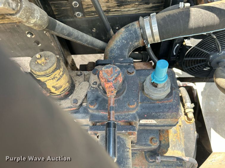 image for item DI7866 1998 Ford AT9522  vacuum truck