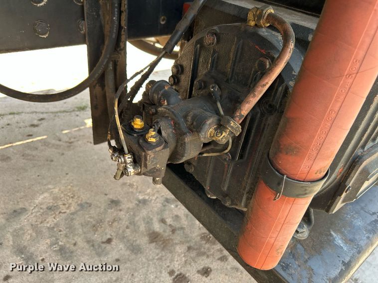 image for item DI7866 1998 Ford AT9522  vacuum truck