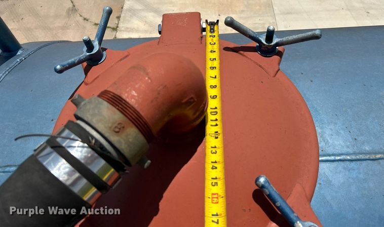 image for item DI7866 1998 Ford AT9522  vacuum truck