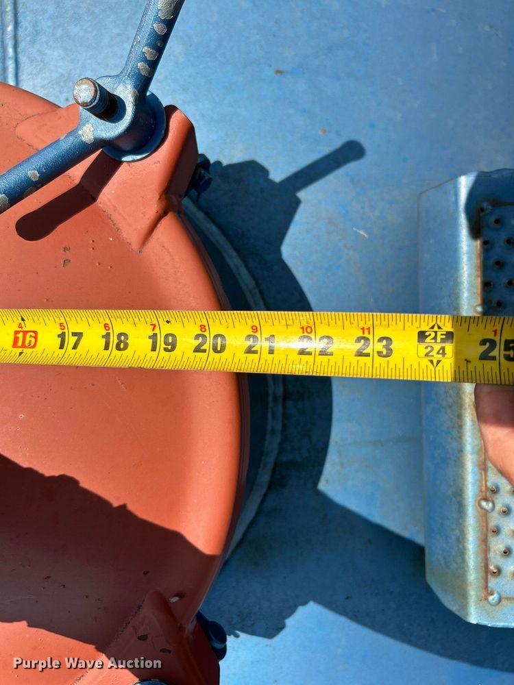 image for item DI7866 1998 Ford AT9522  vacuum truck