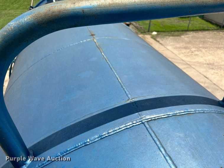 image for item DI7866 1998 Ford AT9522  vacuum truck