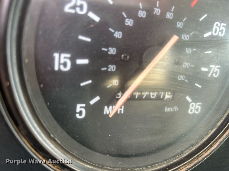 image for item DI7866 1998 Ford AT9522  vacuum truck