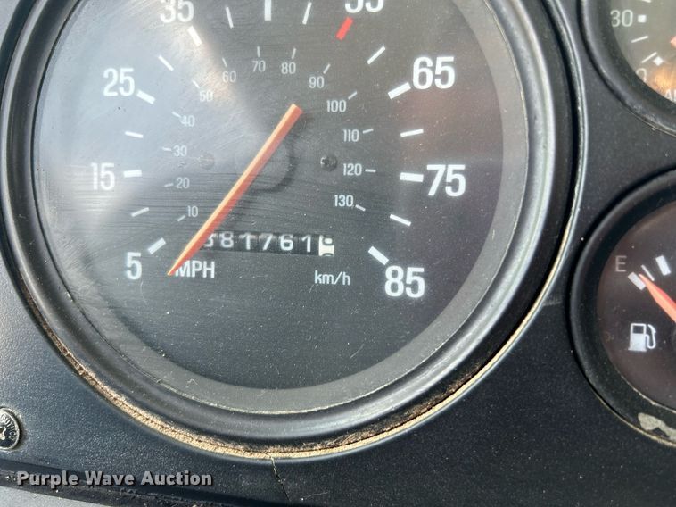 image for item DI7866 1998 Ford AT9522  vacuum truck