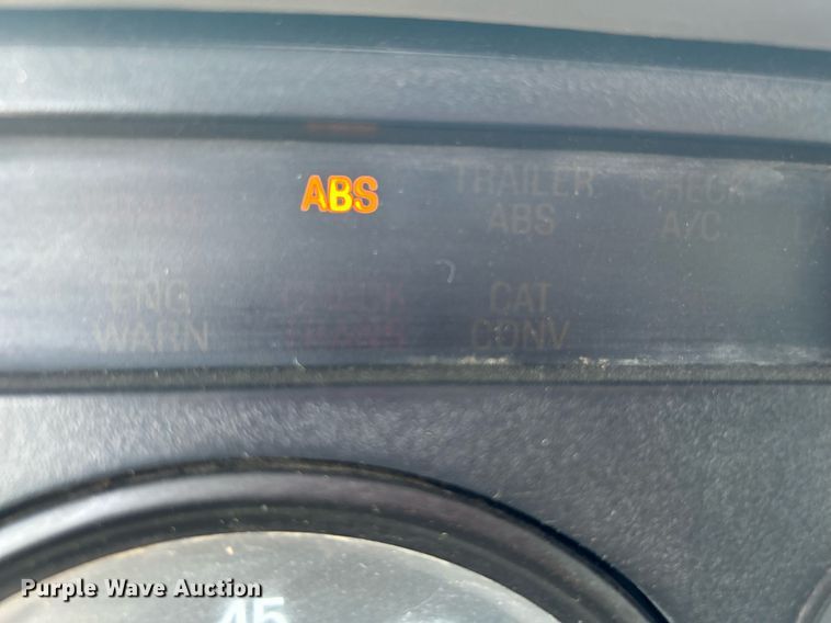 image for item DI7866 1998 Ford AT9522  vacuum truck