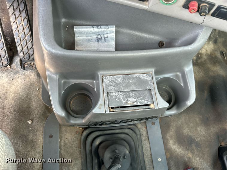 image for item DI7866 1998 Ford AT9522  vacuum truck