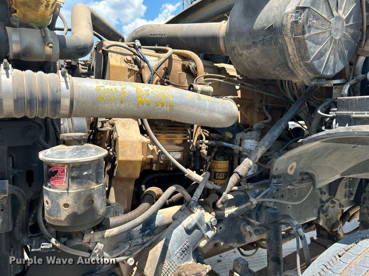 image for item DI7866 1998 Ford AT9522  vacuum truck