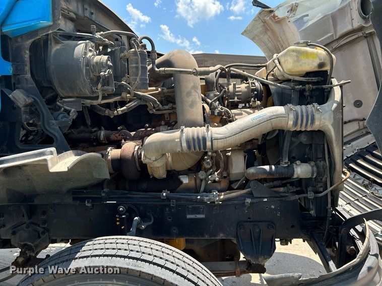 image for item DI7866 1998 Ford AT9522  vacuum truck