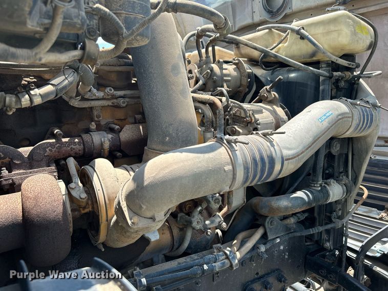 image for item DI7866 1998 Ford AT9522  vacuum truck