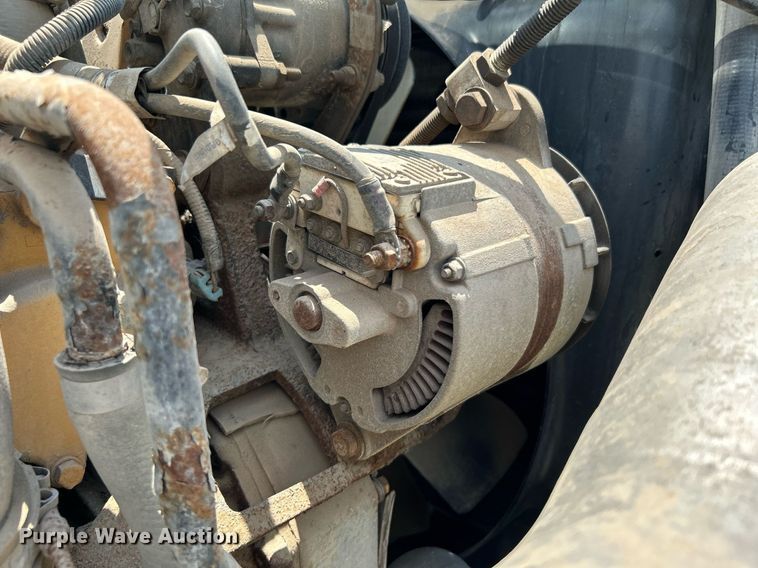 image for item DI7866 1998 Ford AT9522  vacuum truck