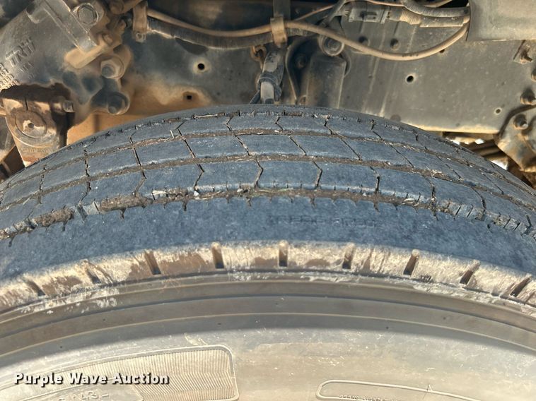 image for item DI7866 1998 Ford AT9522  vacuum truck