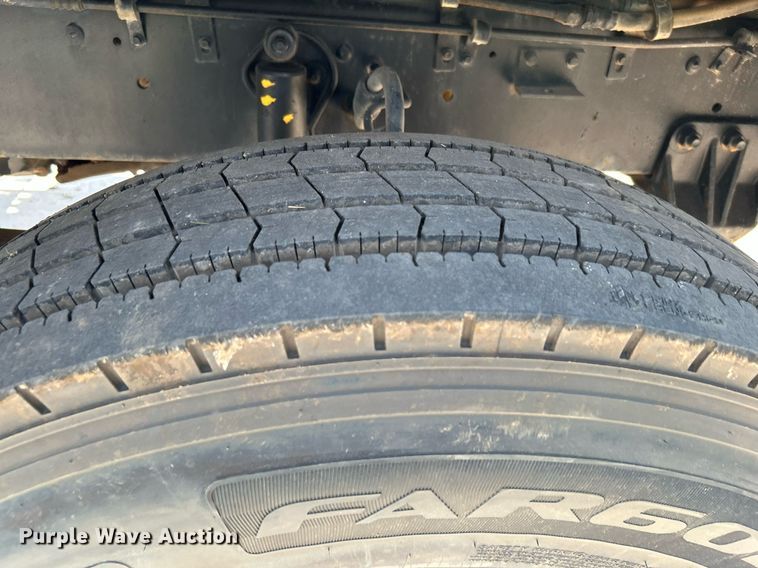 image for item DI7866 1998 Ford AT9522  vacuum truck