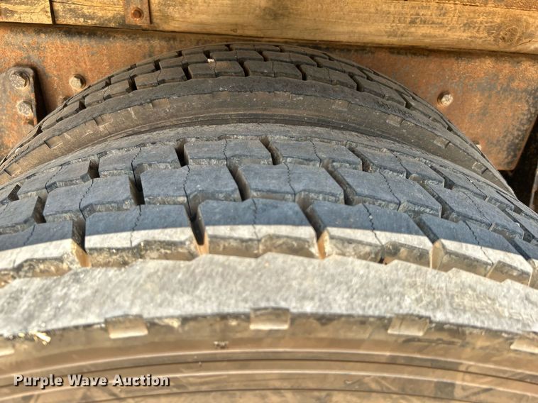 image for item DI7866 1998 Ford AT9522  vacuum truck