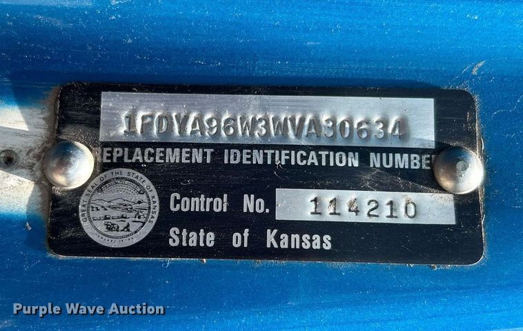 image for item DI7866 1998 Ford AT9522  vacuum truck