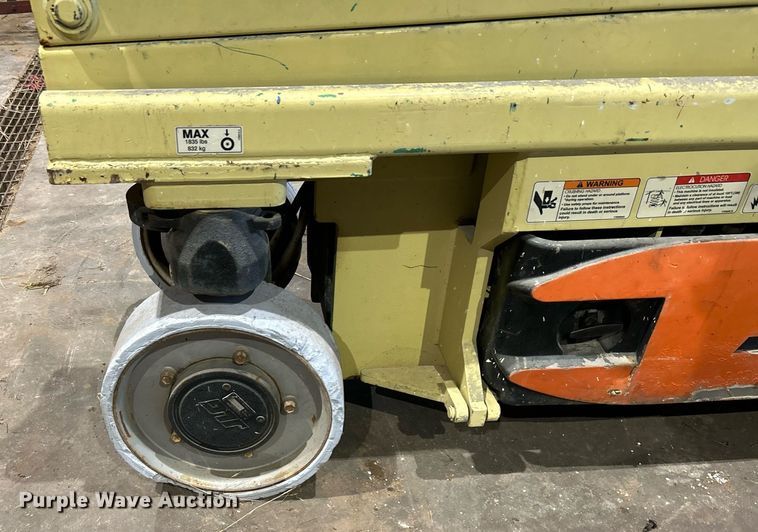image for item DI7881 2005 JLG 2030ES  scissor lift