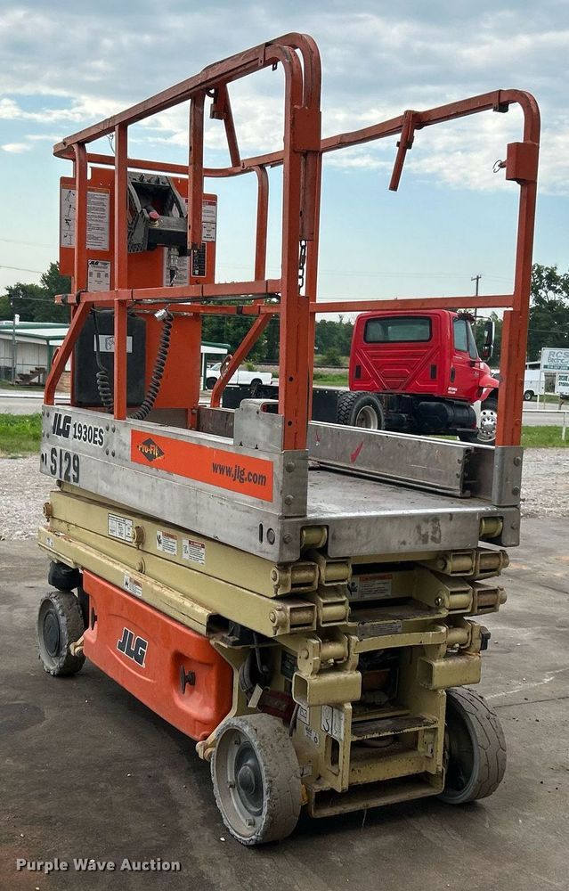 image for item DI7882 2006 JLG 1930ES  scissor lift
