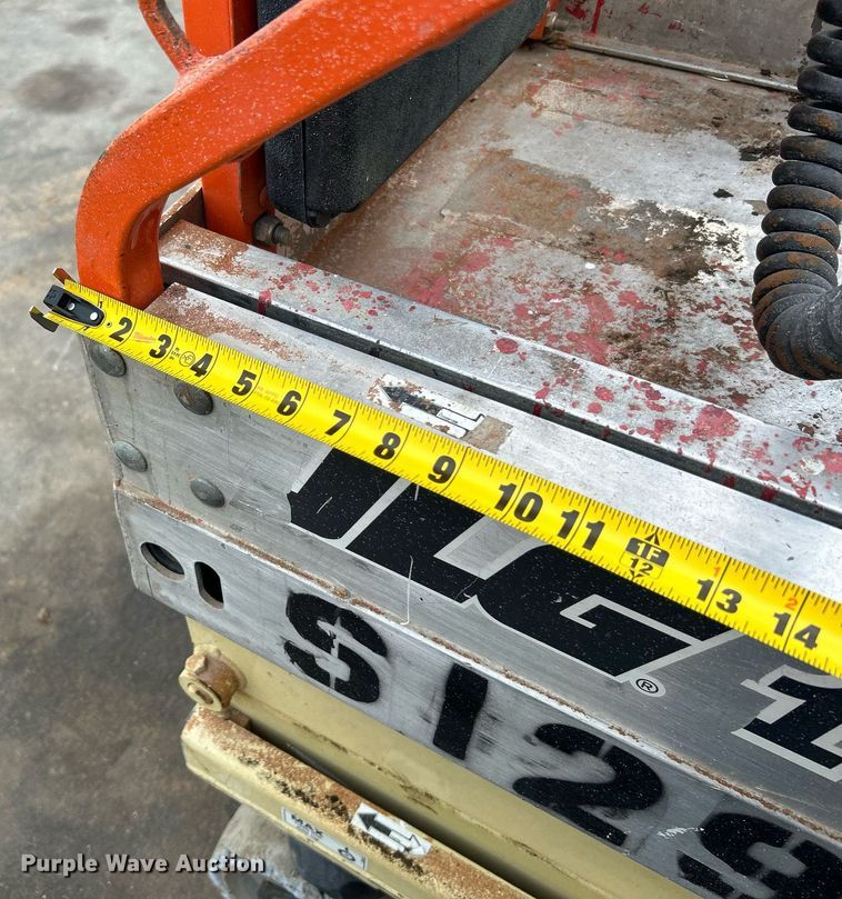 image for item DI7882 2006 JLG 1930ES  scissor lift