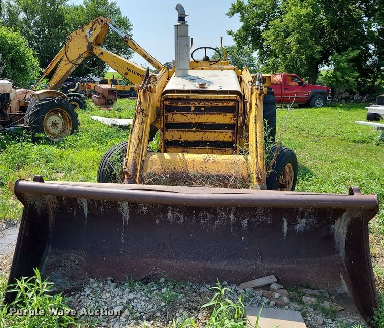 image for item DK1948 International 260  backhoe