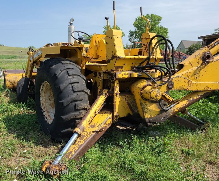 image for item DK1948 International 260  backhoe