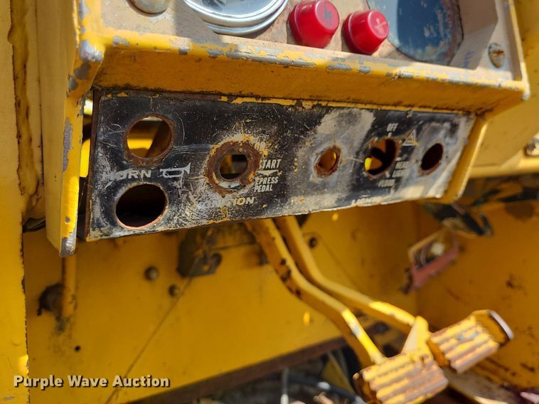 image for item DK1948 International 260  backhoe