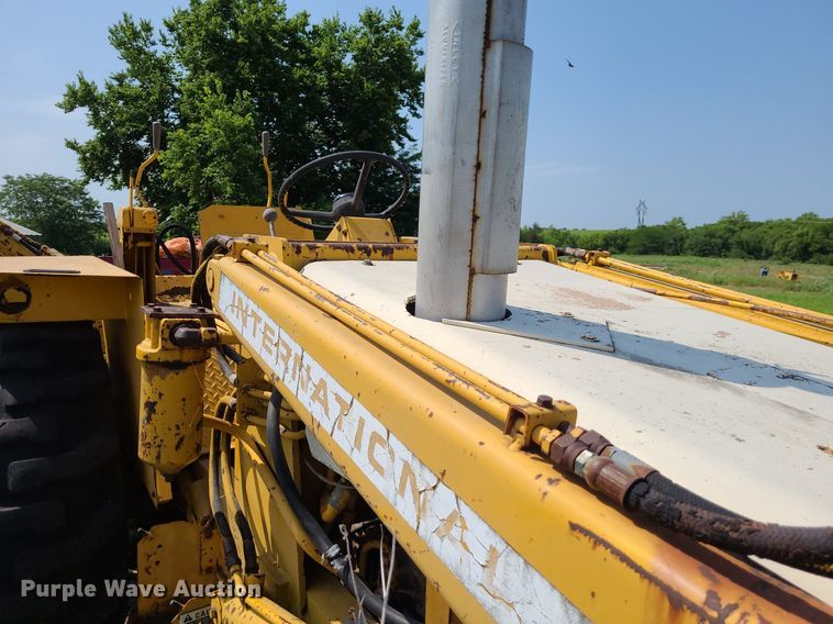 image for item DK1948 International 260  backhoe