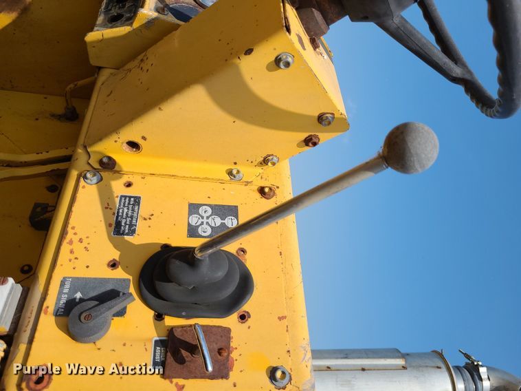 image for item DK1948 International 260  backhoe