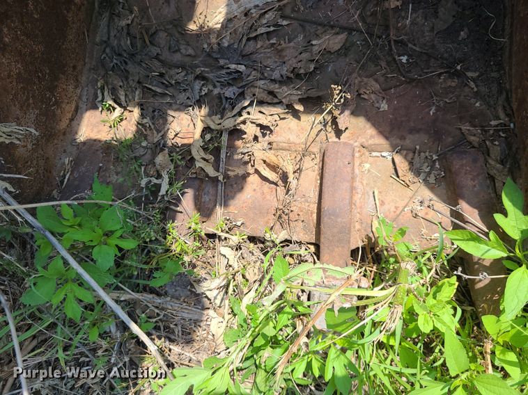 image for item DK1948 International 260  backhoe