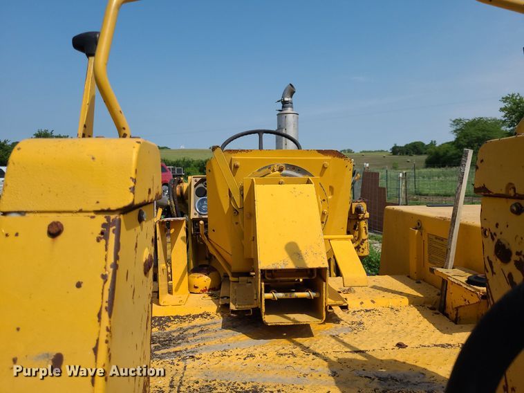 image for item DK1948 International 260  backhoe