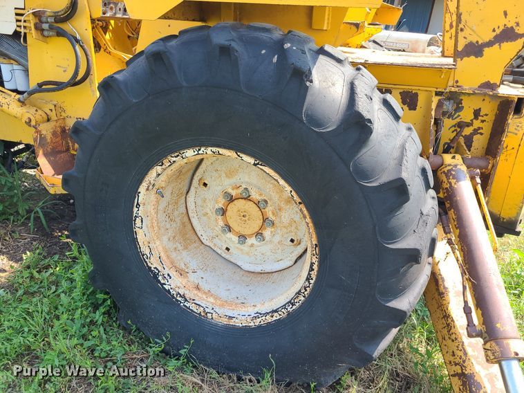 image for item DK1948 International 260  backhoe