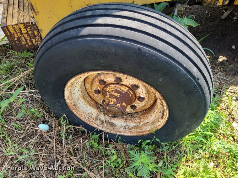 image for item DK1948 International 260  backhoe