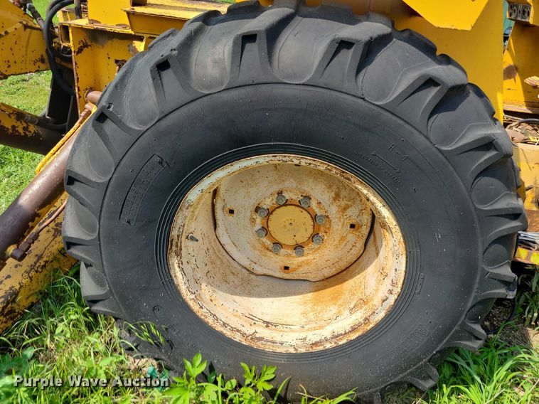 image for item DK1948 International 260  backhoe