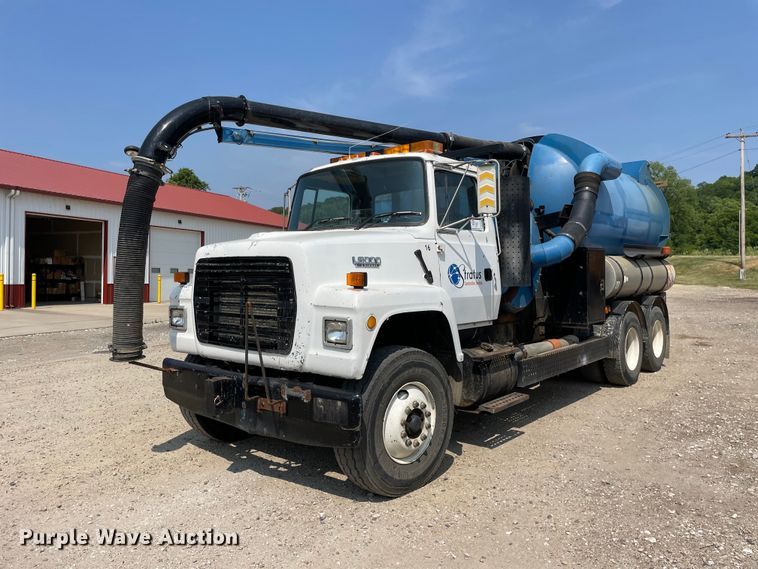 image for item DL3798 1995 Ford LNT8000  vacuum truck