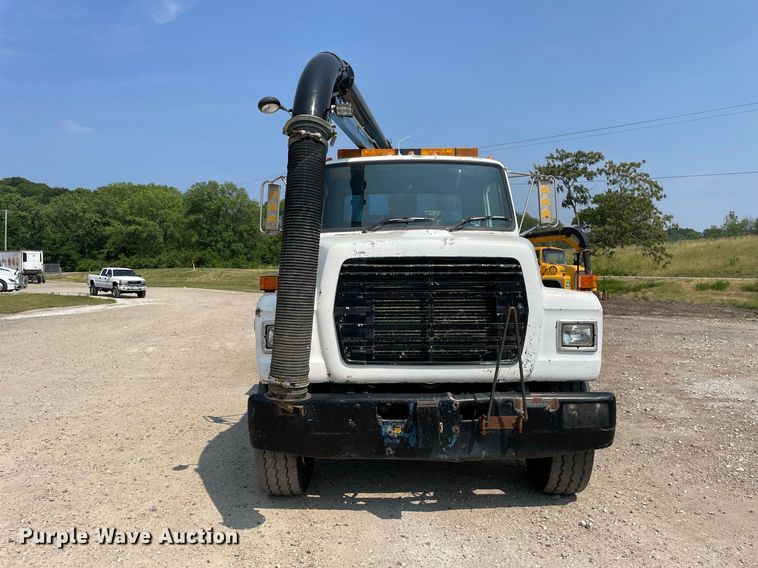 image for item DL3798 1995 Ford LNT8000  vacuum truck
