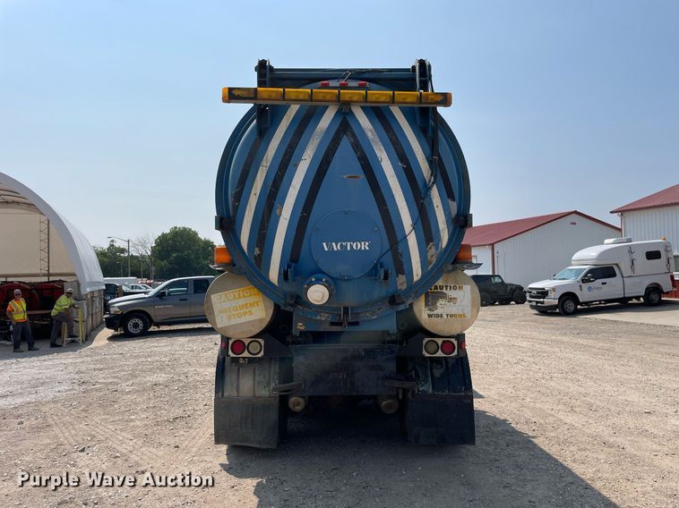 image for item DL3798 1995 Ford LNT8000  vacuum truck