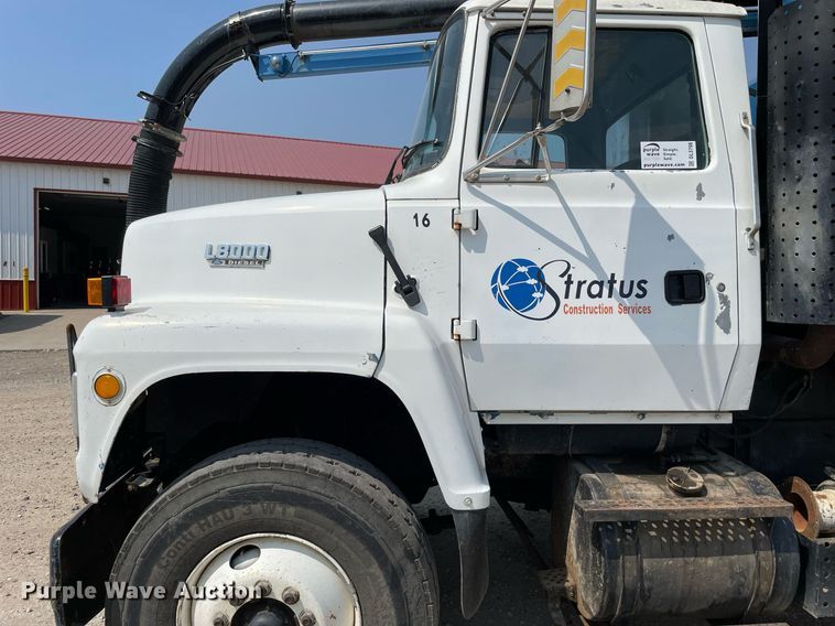 image for item DL3798 1995 Ford LNT8000  vacuum truck