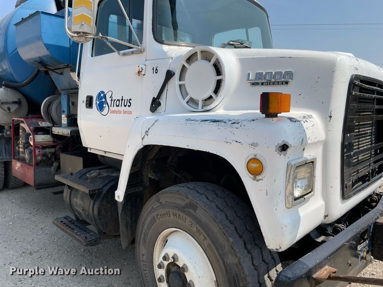 image for item DL3798 1995 Ford LNT8000  vacuum truck