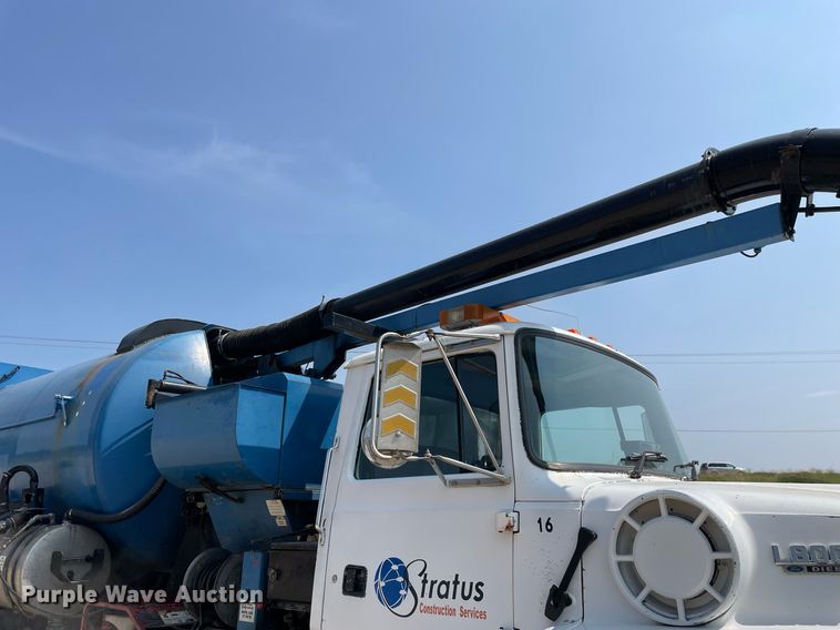 image for item DL3798 1995 Ford LNT8000  vacuum truck