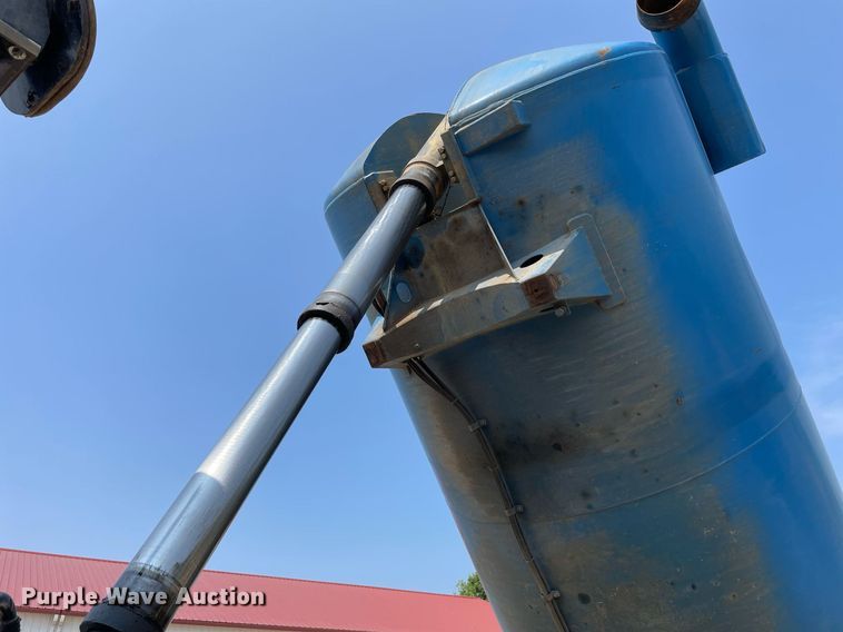 image for item DL3798 1995 Ford LNT8000  vacuum truck