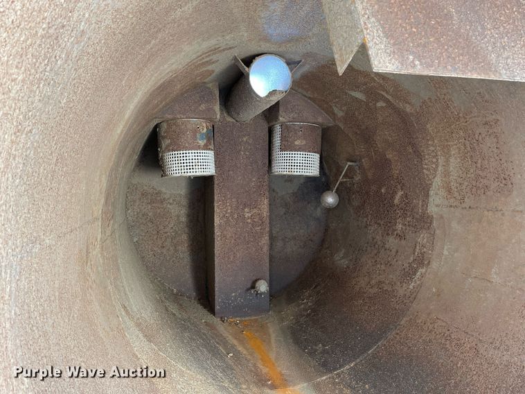 image for item DL3798 1995 Ford LNT8000  vacuum truck