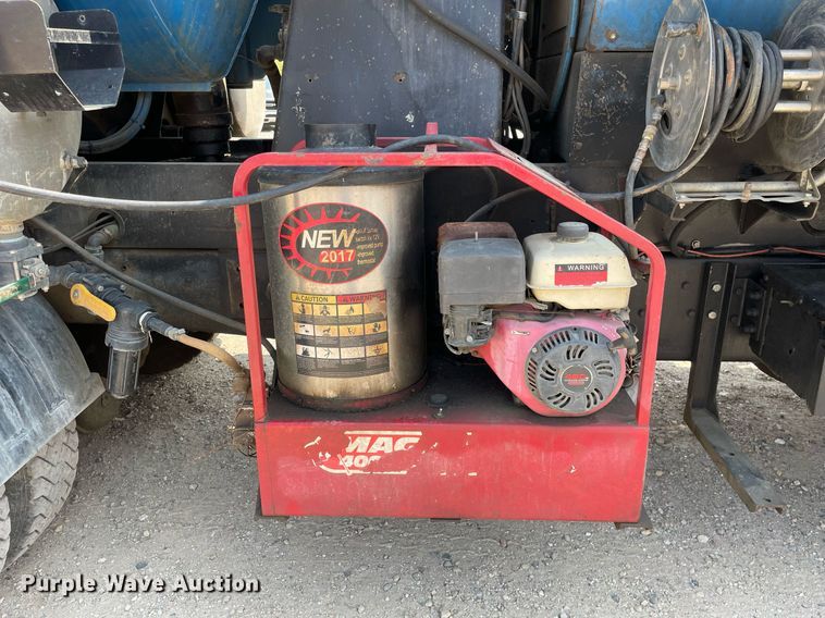 image for item DL3798 1995 Ford LNT8000  vacuum truck