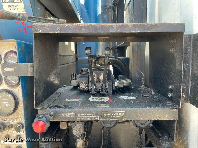 image for item DL3798 1995 Ford LNT8000  vacuum truck