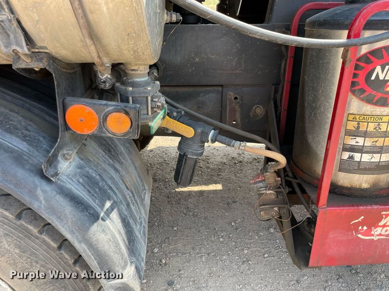 image for item DL3798 1995 Ford LNT8000  vacuum truck