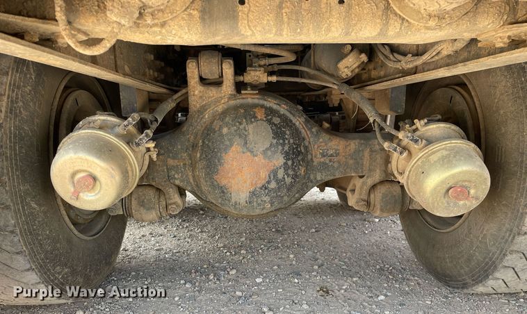 image for item DL3798 1995 Ford LNT8000  vacuum truck