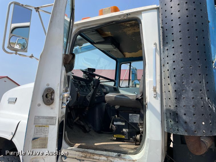 image for item DL3798 1995 Ford LNT8000  vacuum truck