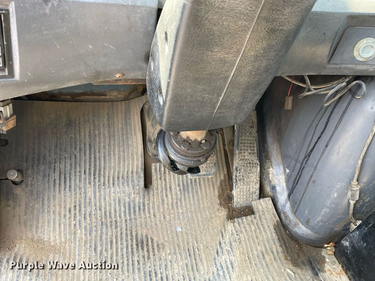 image for item DL3798 1995 Ford LNT8000  vacuum truck