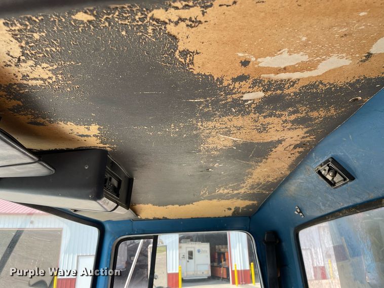 image for item DL3798 1995 Ford LNT8000  vacuum truck