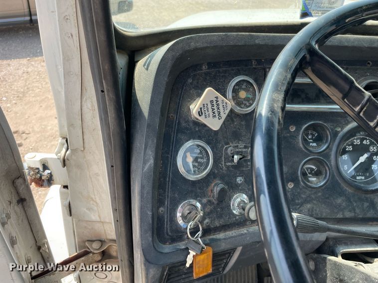 image for item DL3798 1995 Ford LNT8000  vacuum truck