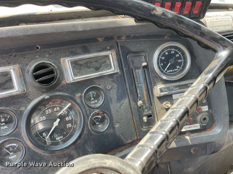 image for item DL3798 1995 Ford LNT8000  vacuum truck