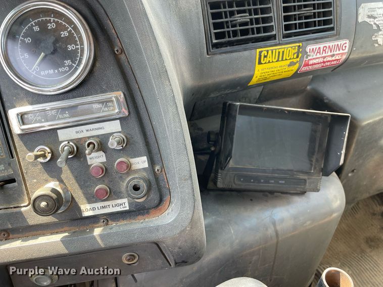 image for item DL3798 1995 Ford LNT8000  vacuum truck