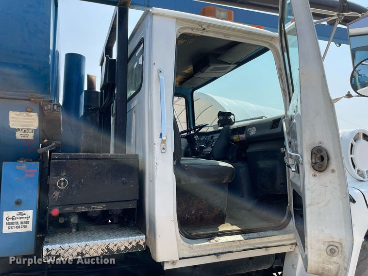 image for item DL3798 1995 Ford LNT8000  vacuum truck